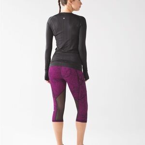 Lululemon Outrun 17" Crop
Antique Paisley Deep Fuschia/Black Leggings-Size 6